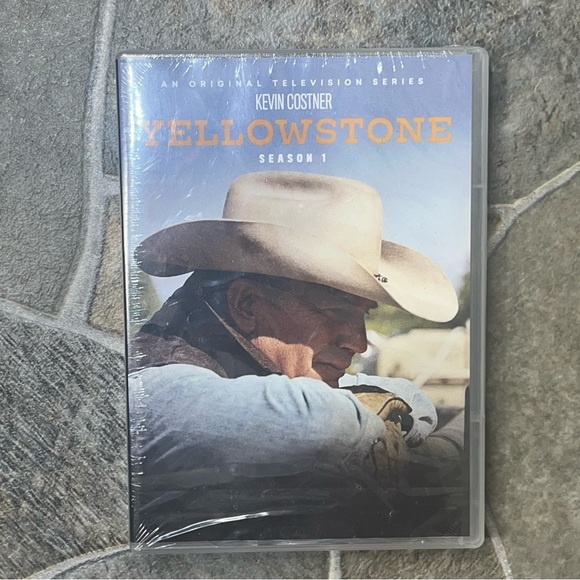 Yellowstone Season 1 DVD - Picture 1 of 3